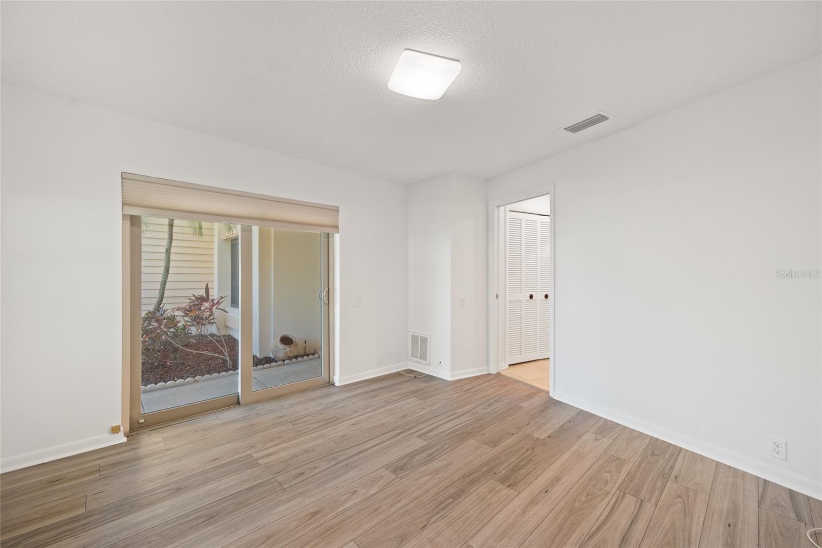 Listing photo id 15 for 4121 Crosswater Drive