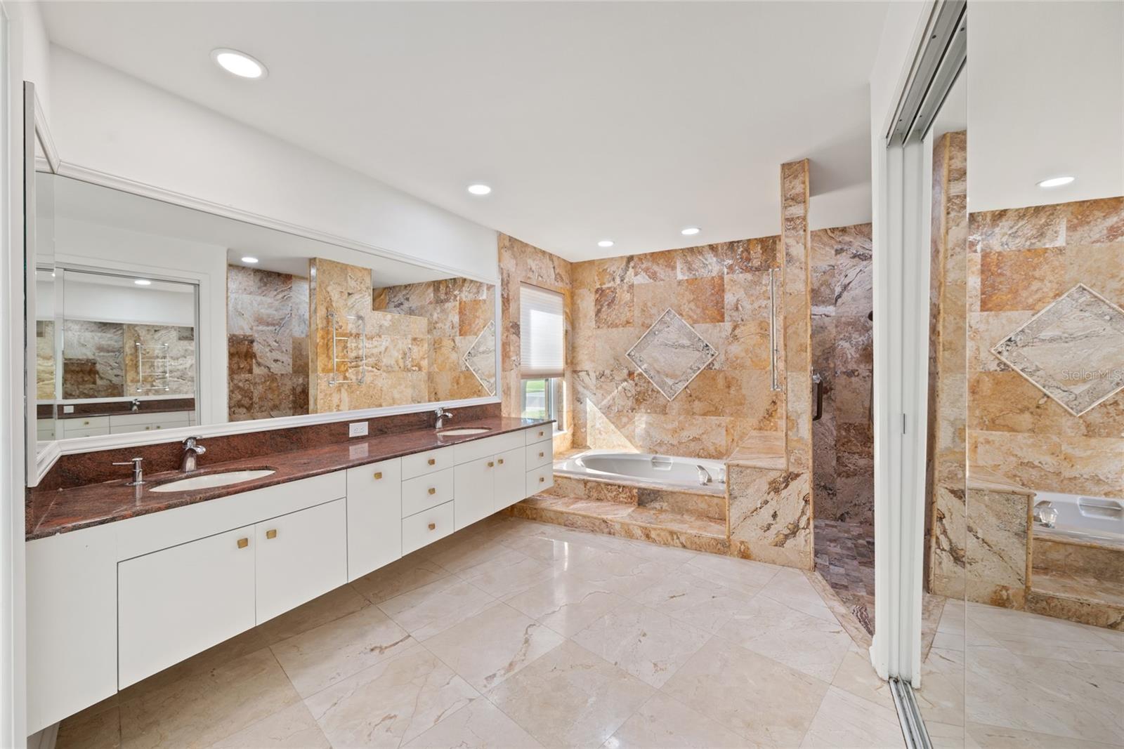 Listing photo id 17 for 4121 Crosswater Drive
