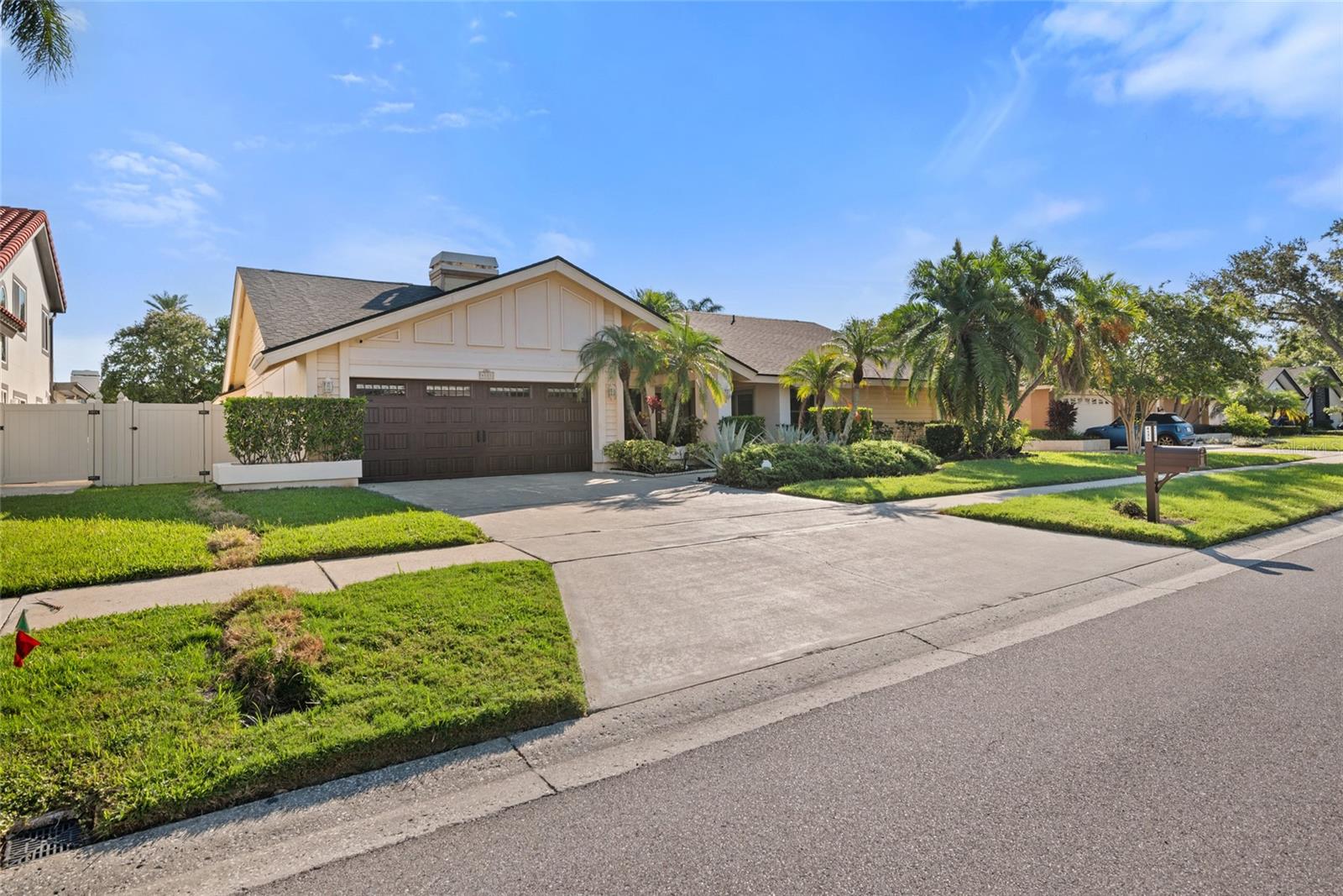 Listing photo id 0 for 4121 Crosswater Drive