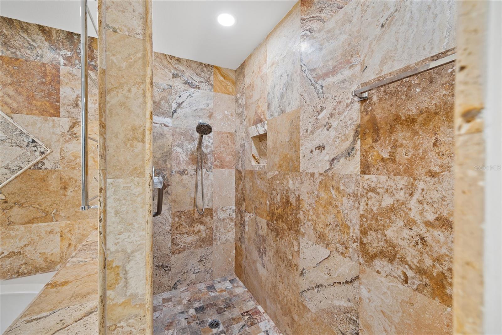 Listing photo id 21 for 4121 Crosswater Drive
