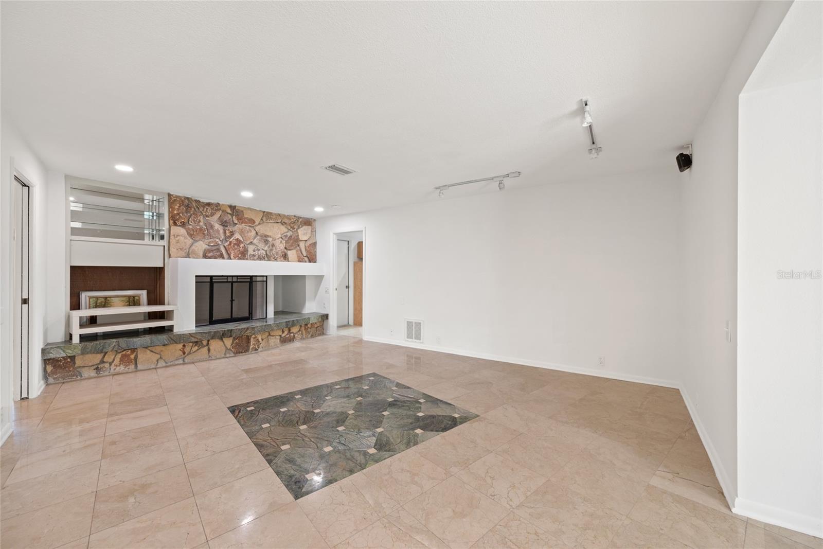 Listing photo id 26 for 4121 Crosswater Drive