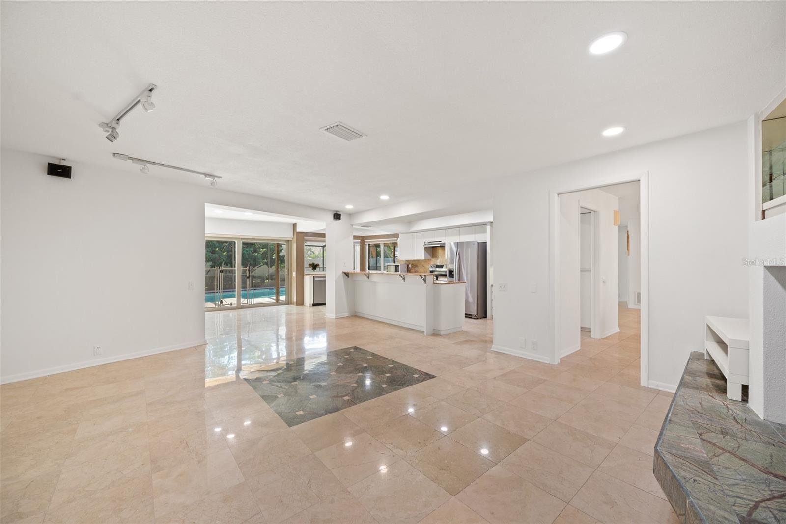 Listing photo id 27 for 4121 Crosswater Drive