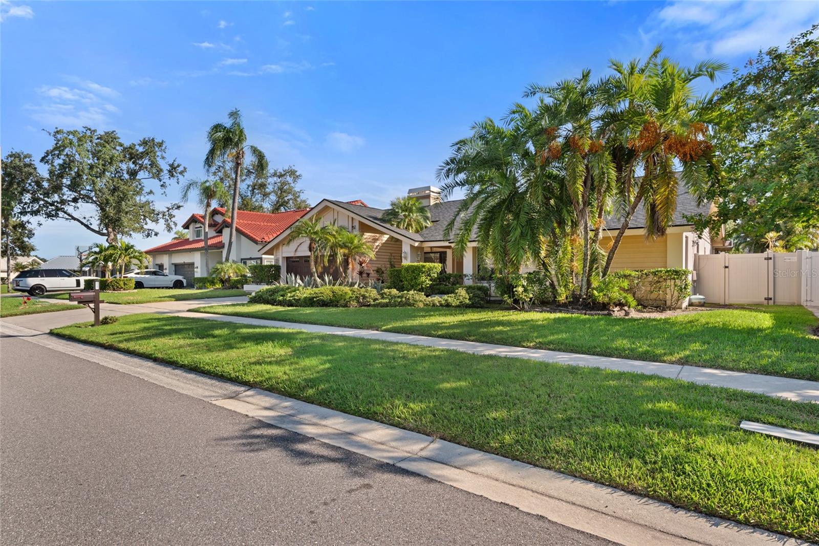 Listing photo id 1 for 4121 Crosswater Drive