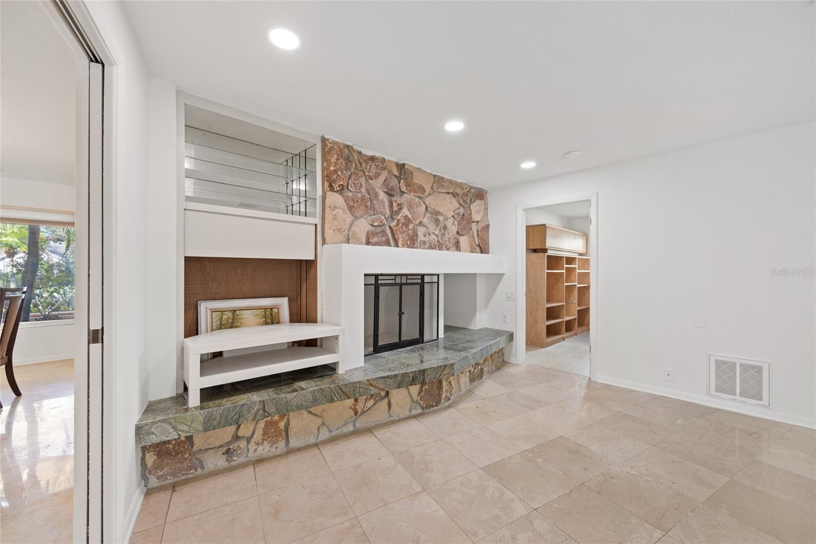 Listing photo id 33 for 4121 Crosswater Drive