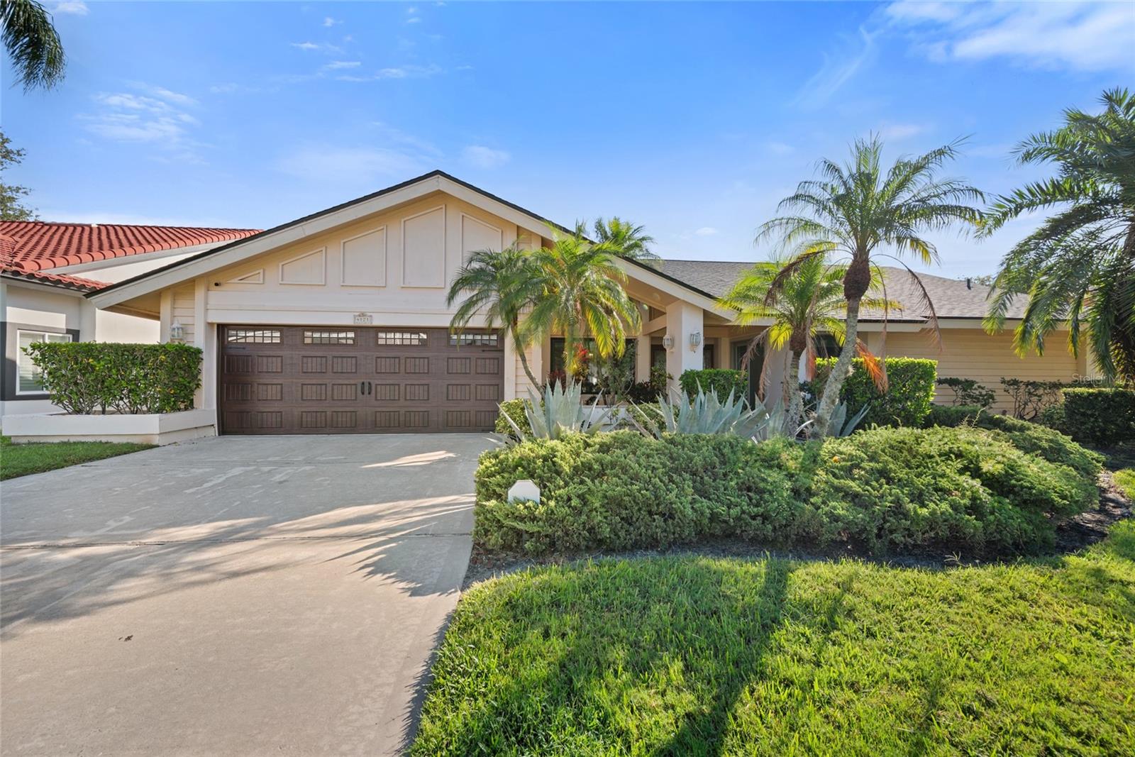 Listing photo id 2 for 4121 Crosswater Drive