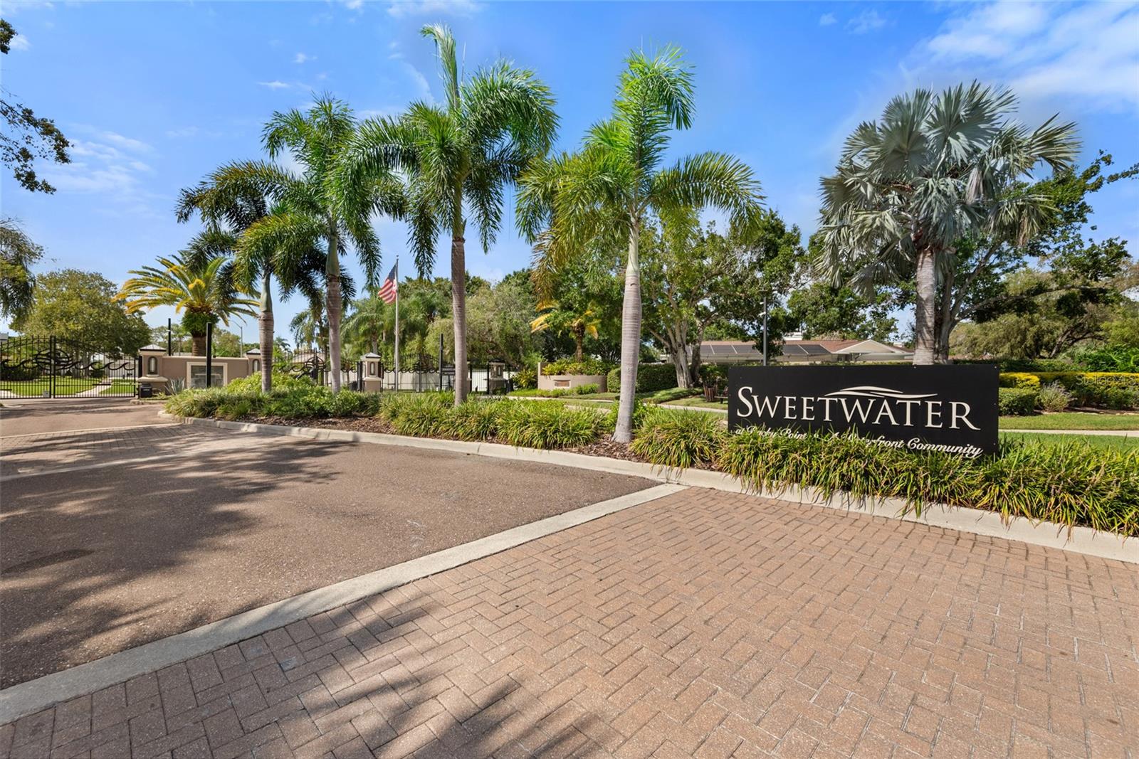 Listing photo id 3 for 4121 Crosswater Drive