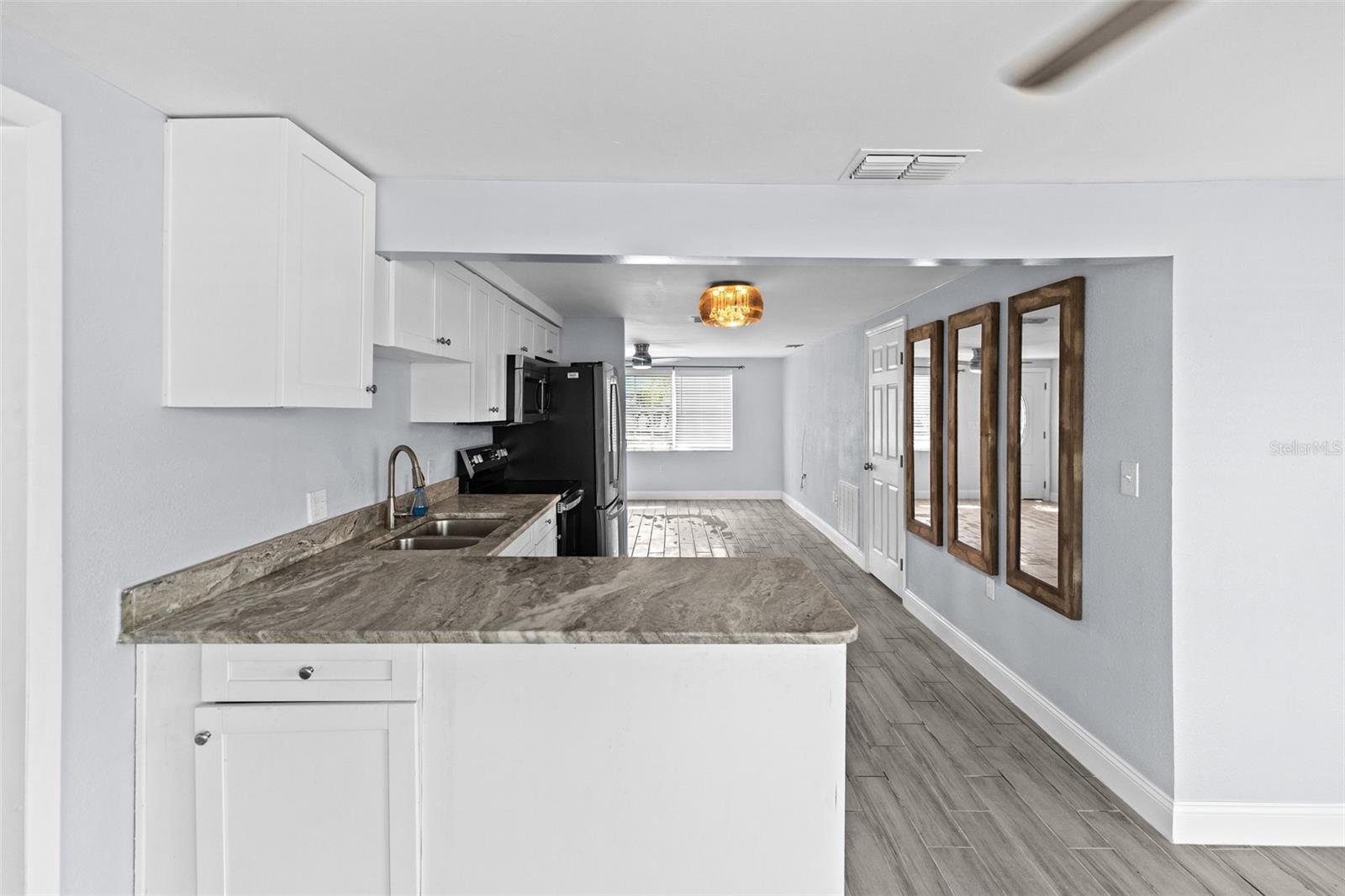 Image 12 of 46 For 13916 Sommers Avenue