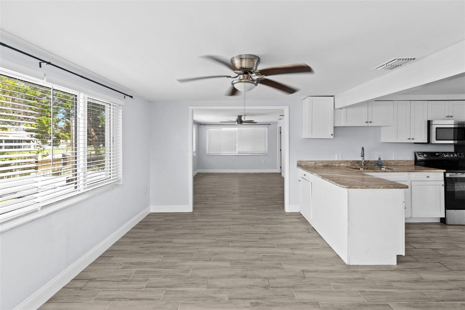 Image 13 of 46 For 13916 Sommers Avenue
