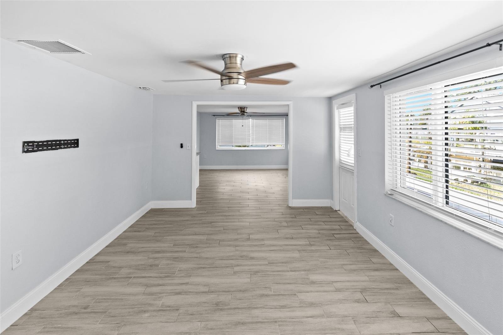 Image 14 of 46 For 13916 Sommers Avenue
