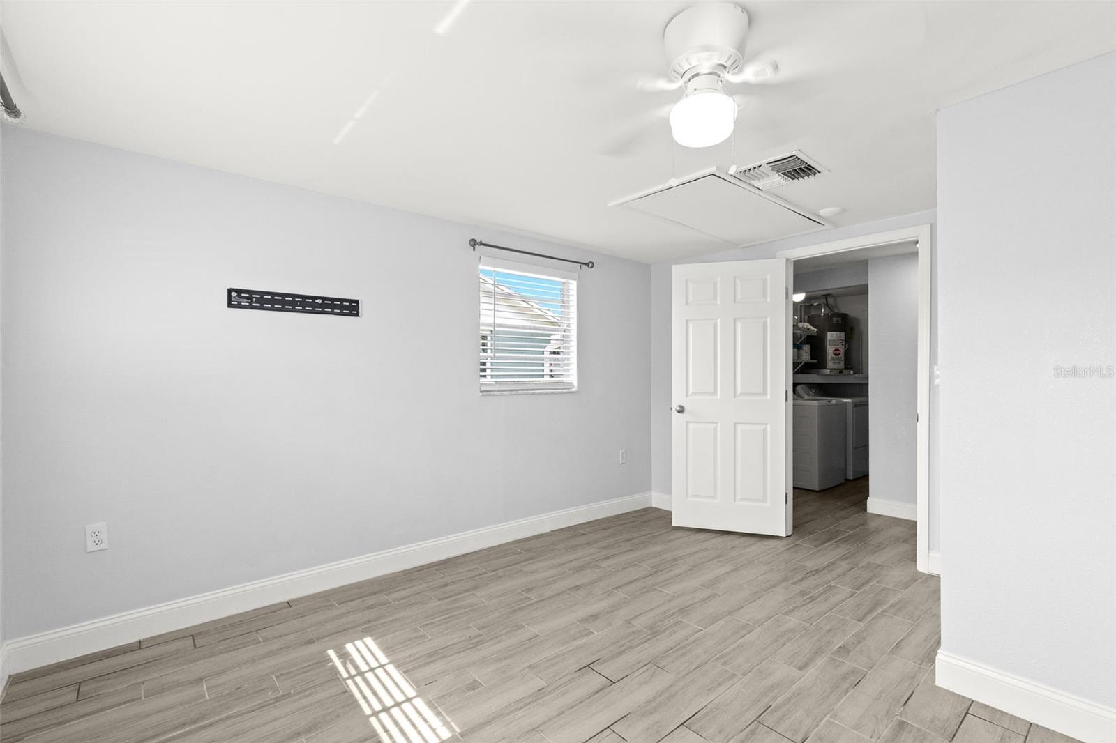 Image 19 of 46 For 13916 Sommers Avenue