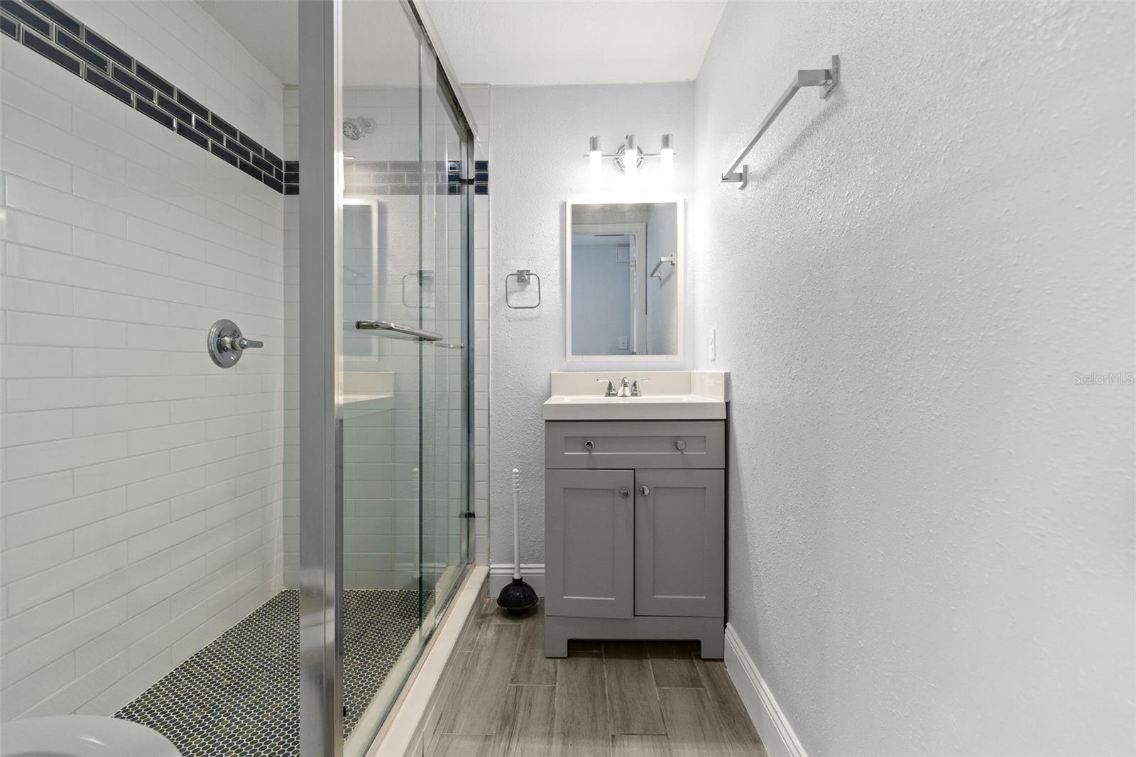 Image 20 of 46 For 13916 Sommers Avenue