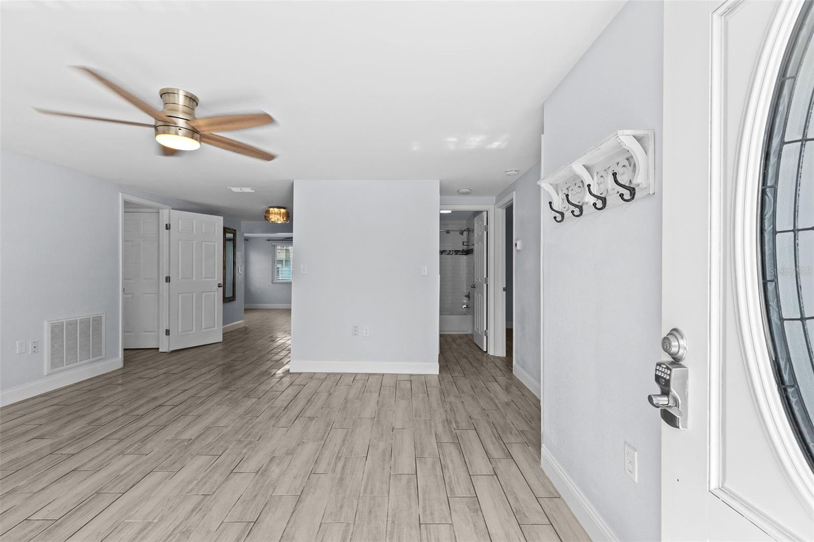 Image 5 of 46 For 13916 Sommers Avenue