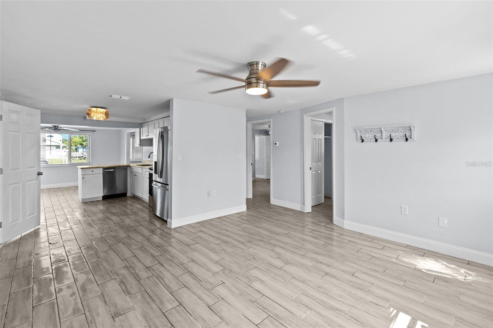 Image 6 of 46 For 13916 Sommers Avenue