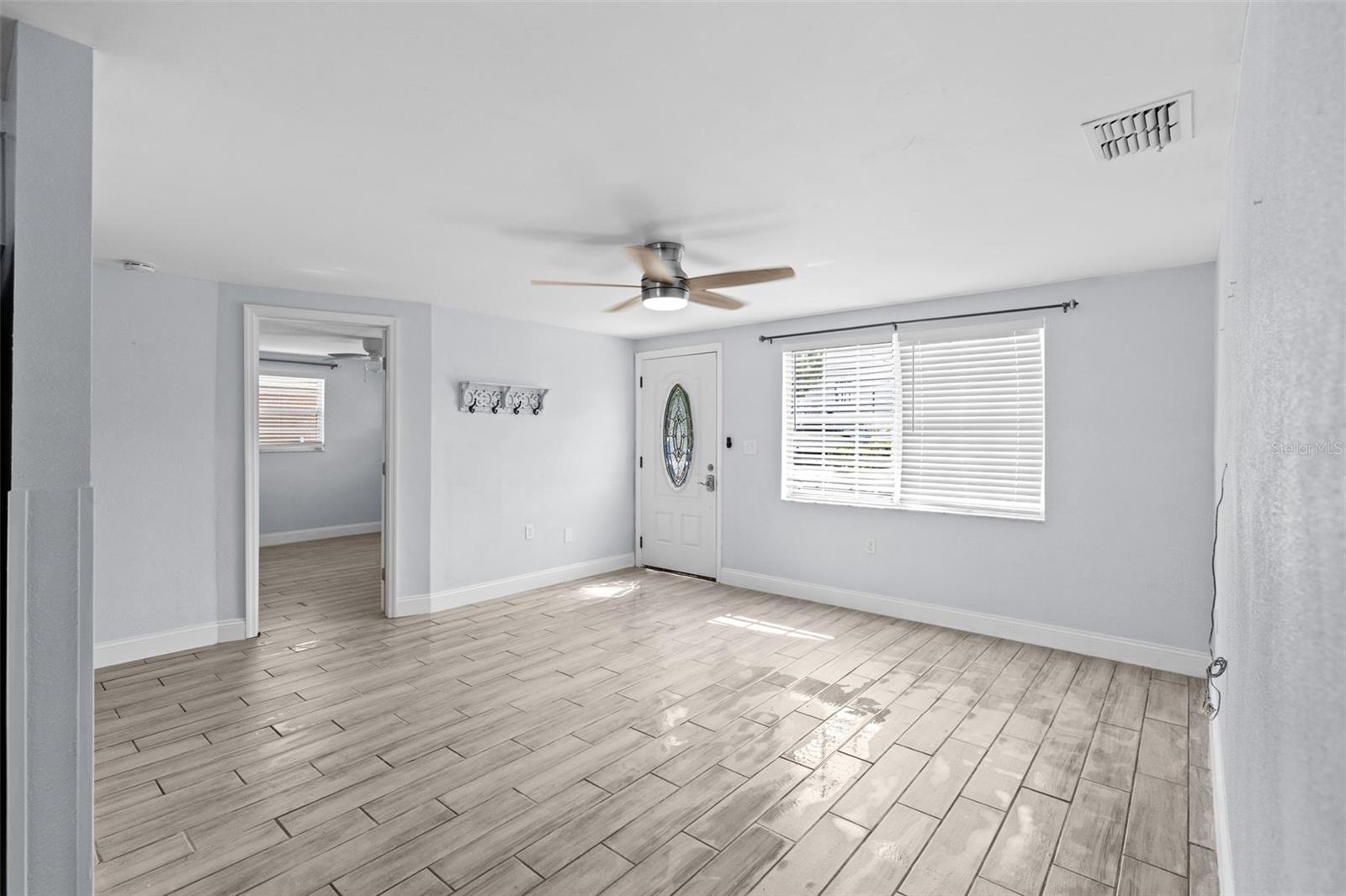 Image 7 of 46 For 13916 Sommers Avenue