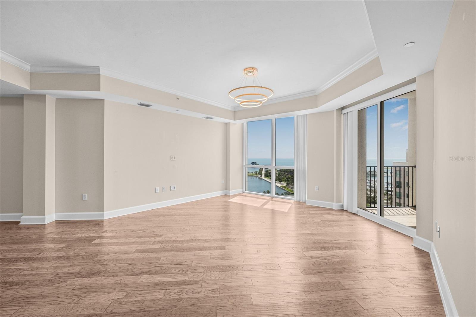 Image 10 of 61 For 300 Beach Drive Ne 1504