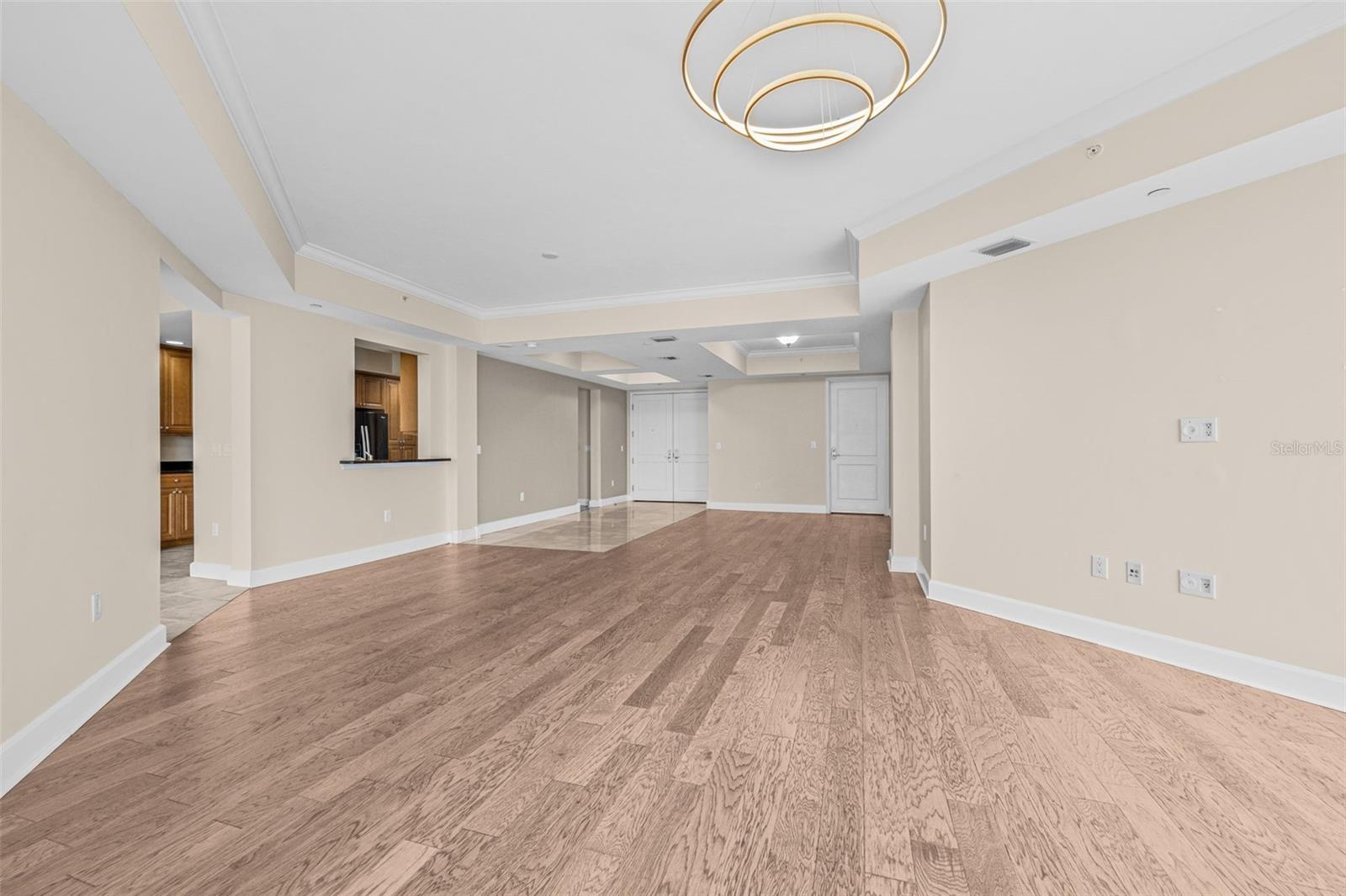 Image 12 of 61 For 300 Beach Drive Ne 1504
