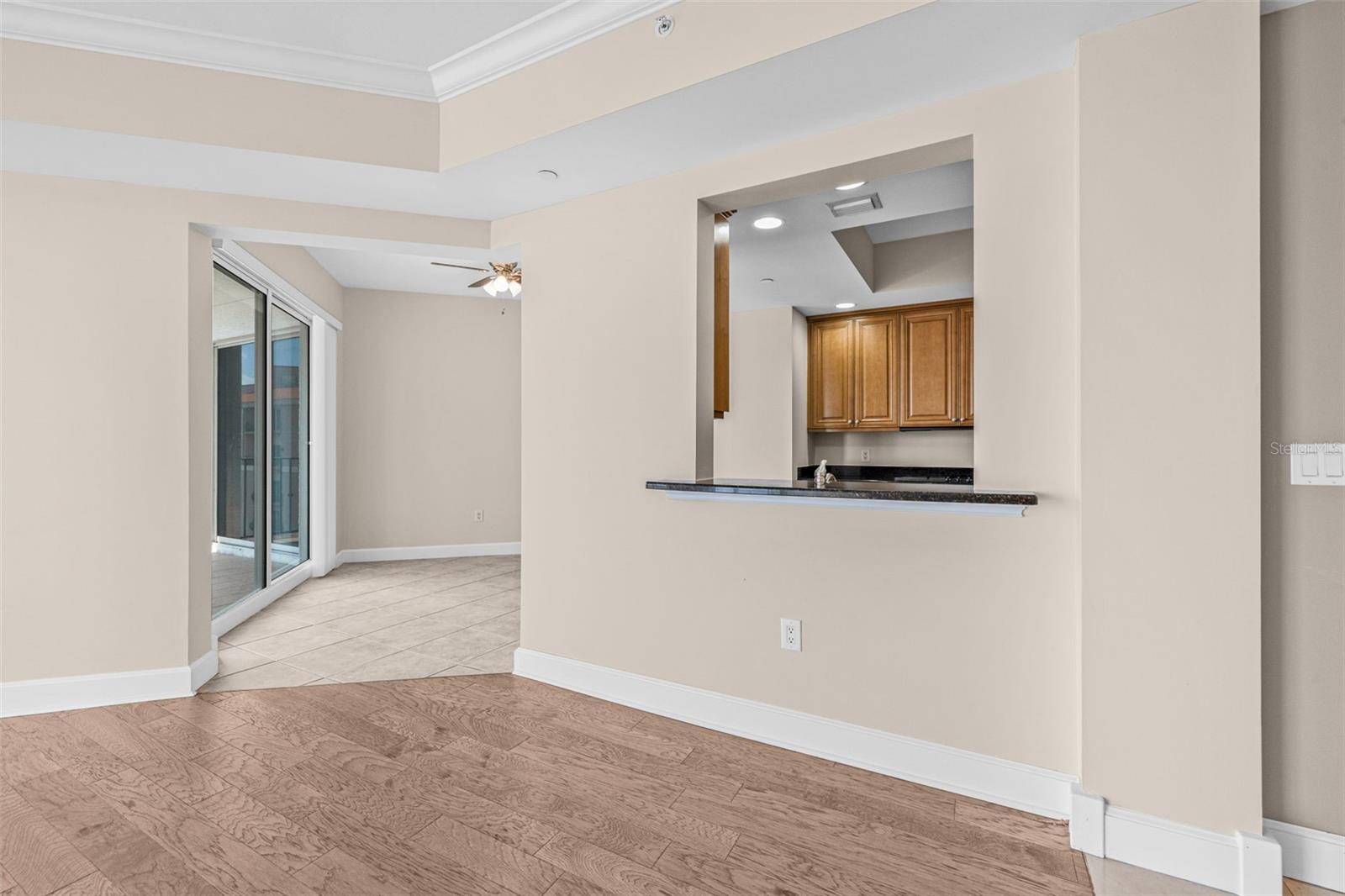 Image 14 of 61 For 300 Beach Drive Ne 1504