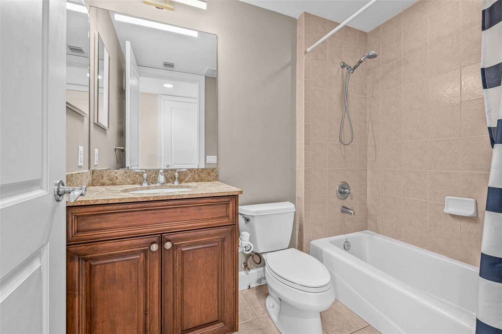 Image 34 of 61 For 300 Beach Drive Ne 1504