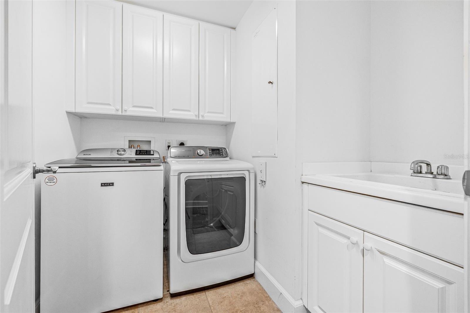 Image 35 of 61 For 300 Beach Drive Ne 1504