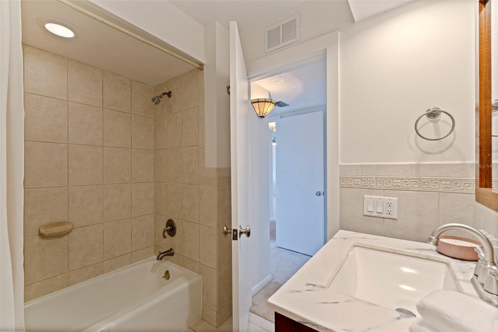 Image 36 of 58 For 1120 Shore Drive Ne 503