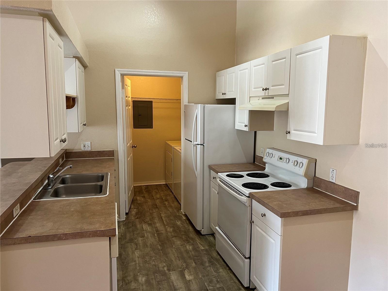 Listing photo id 4 for 36320 Stonewood Lane 202