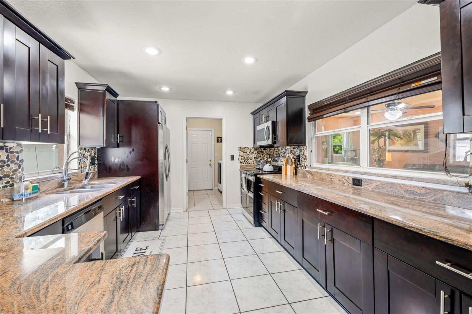 Image 12 of 51 For 11608 Boulevard