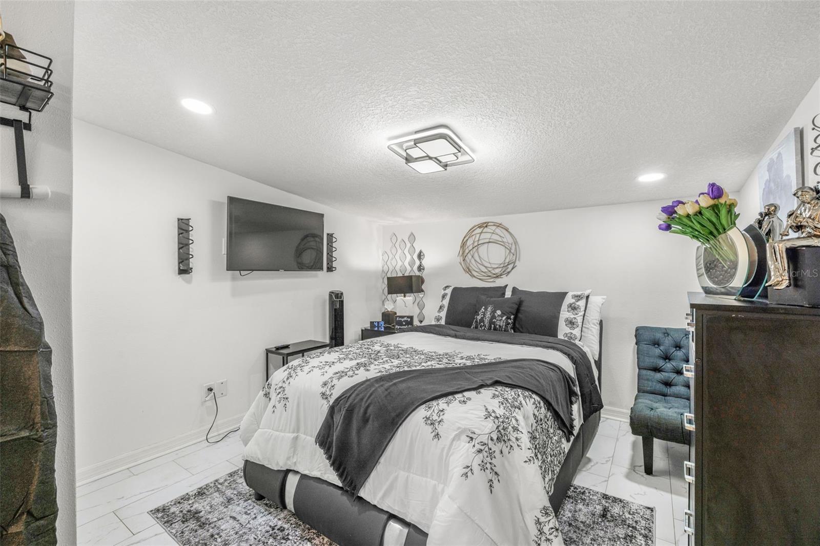 Image 33 of 51 For 11608 Boulevard