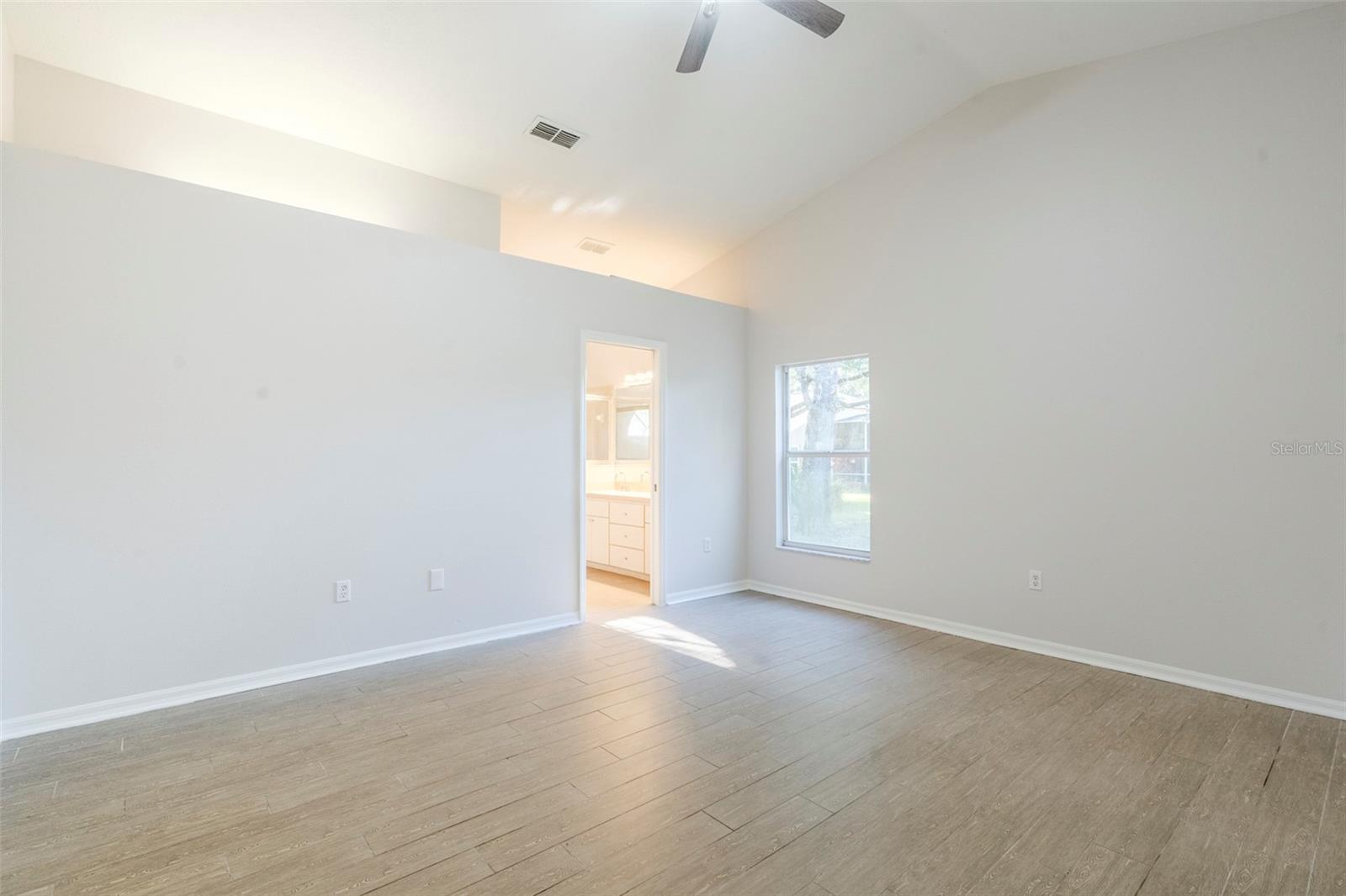 Listing photo id 12 for 13360 Wrenwood Circle