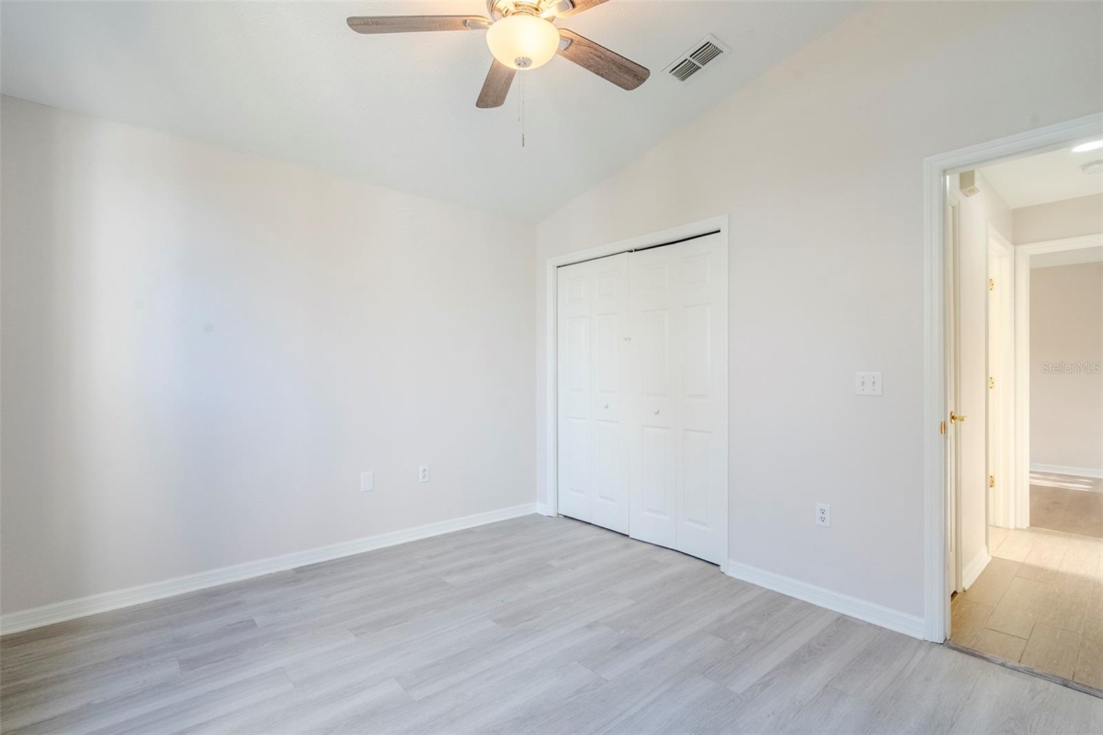 Listing photo id 15 for 13360 Wrenwood Circle