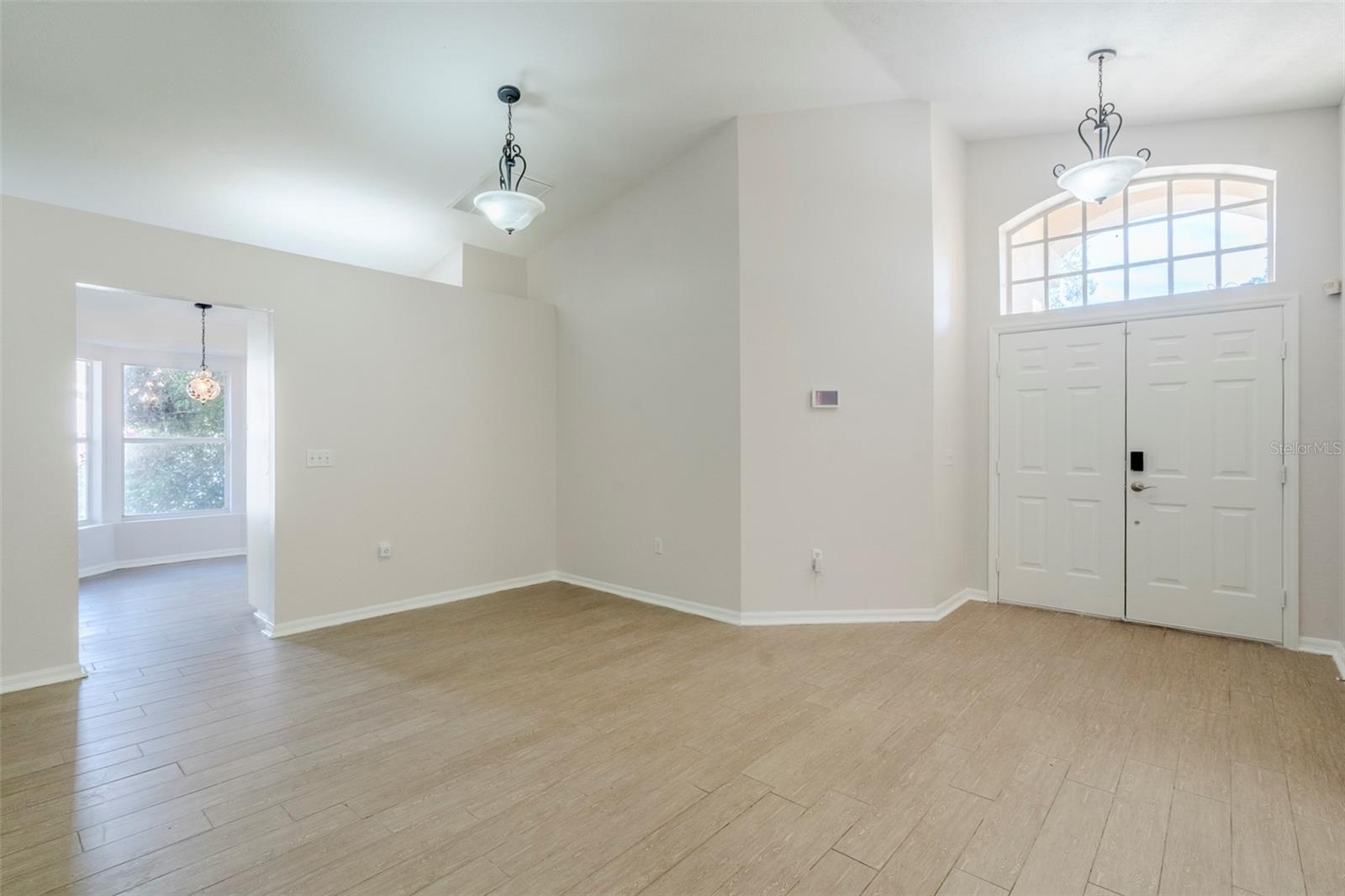 Listing photo id 0 for 13360 Wrenwood Circle
