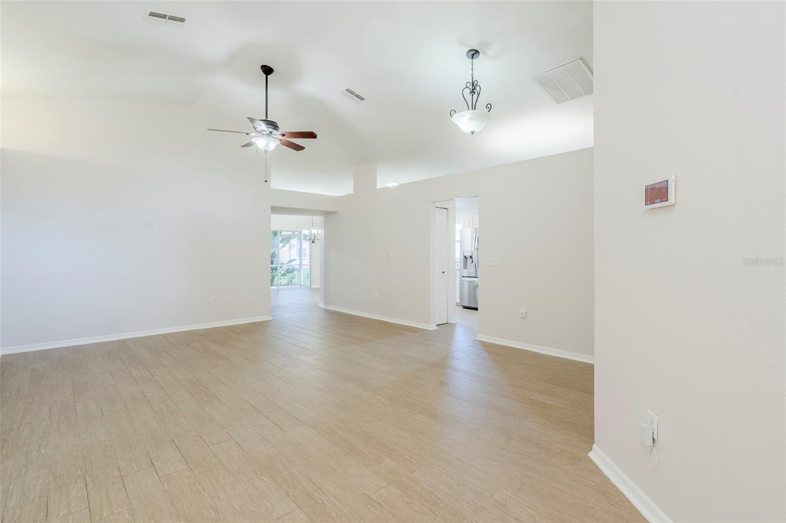 Listing photo id 1 for 13360 Wrenwood Circle