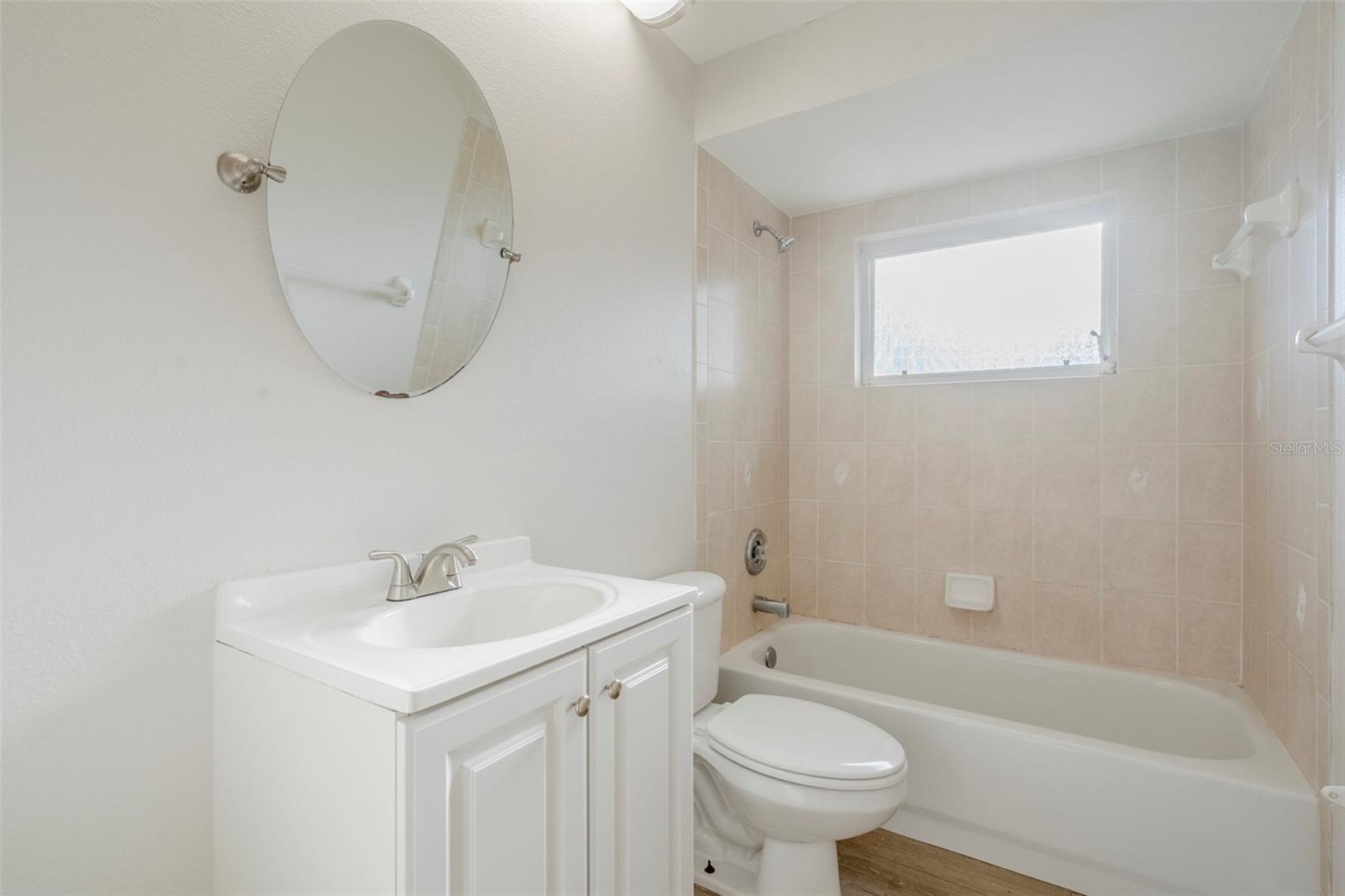 Listing photo id 3 for 13360 Wrenwood Circle
