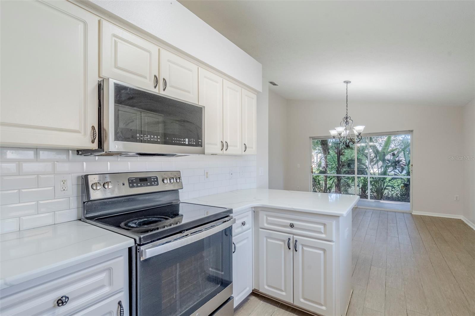 Listing photo id 7 for 13360 Wrenwood Circle