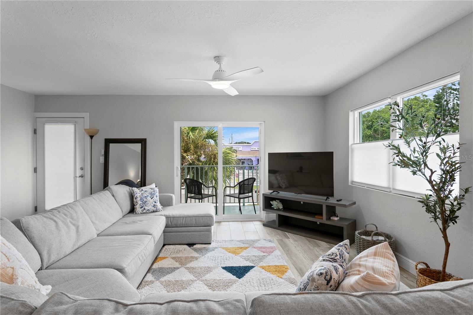 Image 17 of 52 For 103 14th Avenue