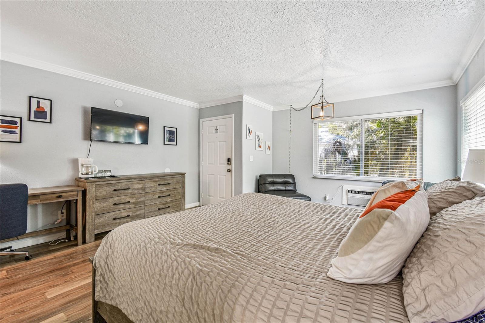 Image 10 of 97 For 4125 Dolphin Drive