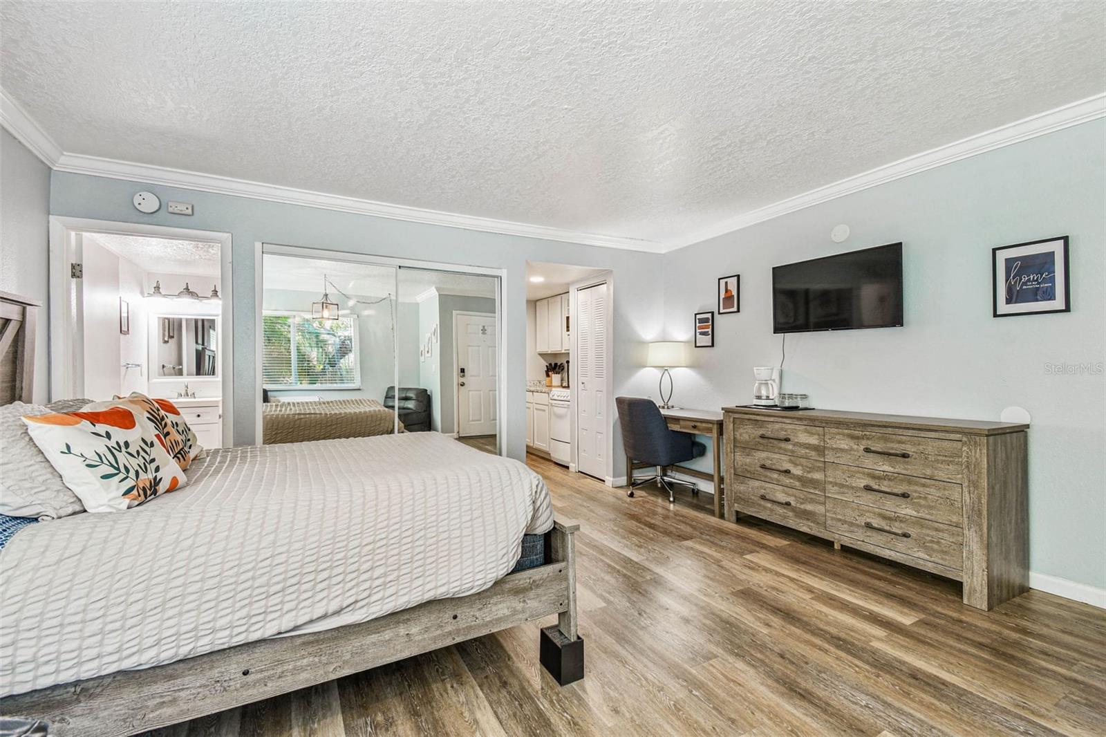 Image 13 of 97 For 4125 Dolphin Drive