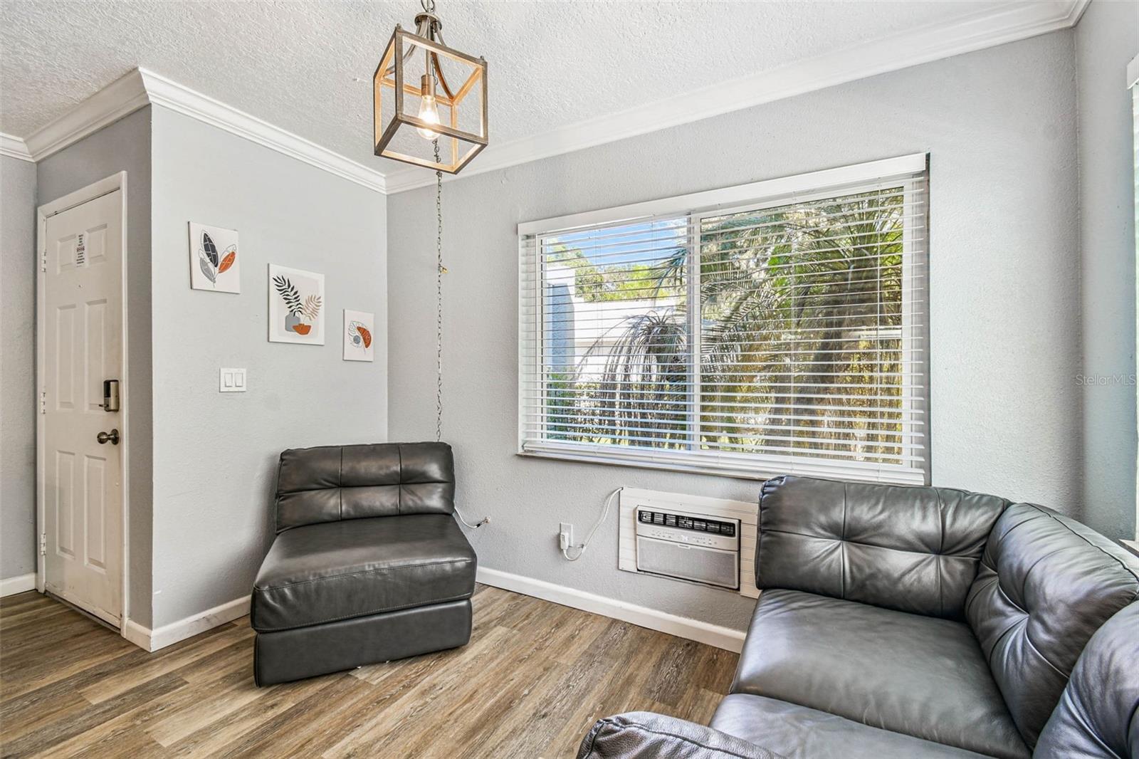 Image 14 of 97 For 4125 Dolphin Drive