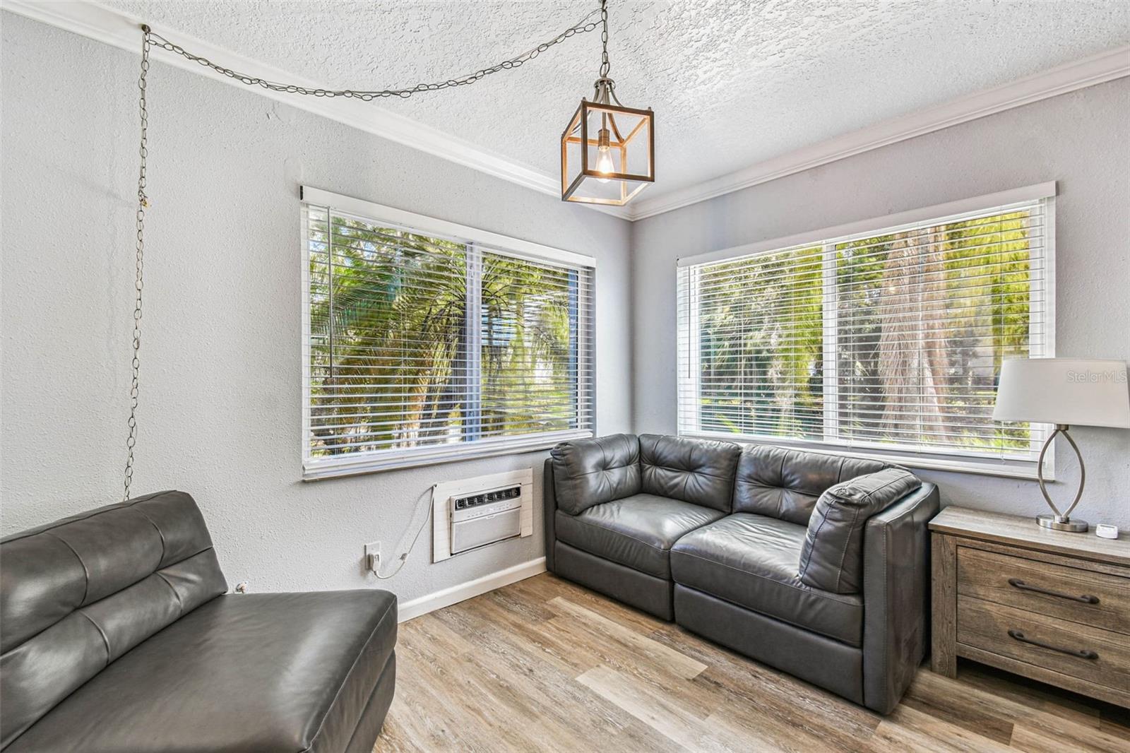 Image 15 of 97 For 4125 Dolphin Drive