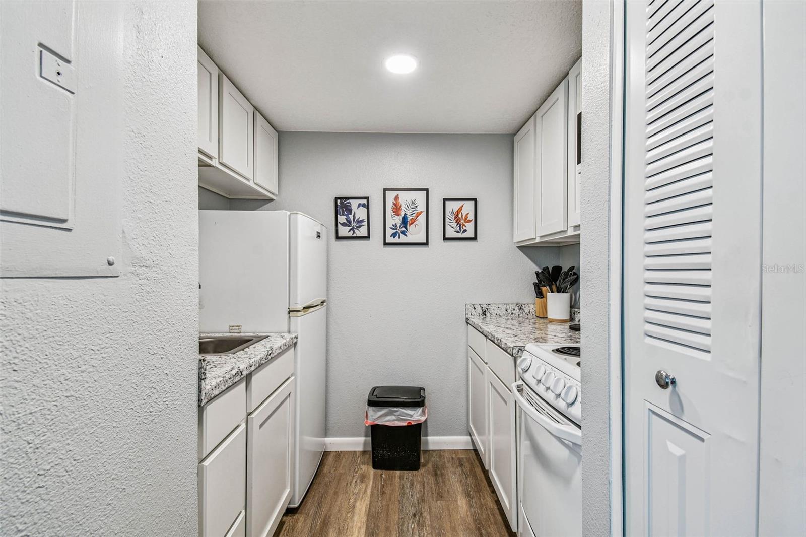 Image 19 of 97 For 4125 Dolphin Drive