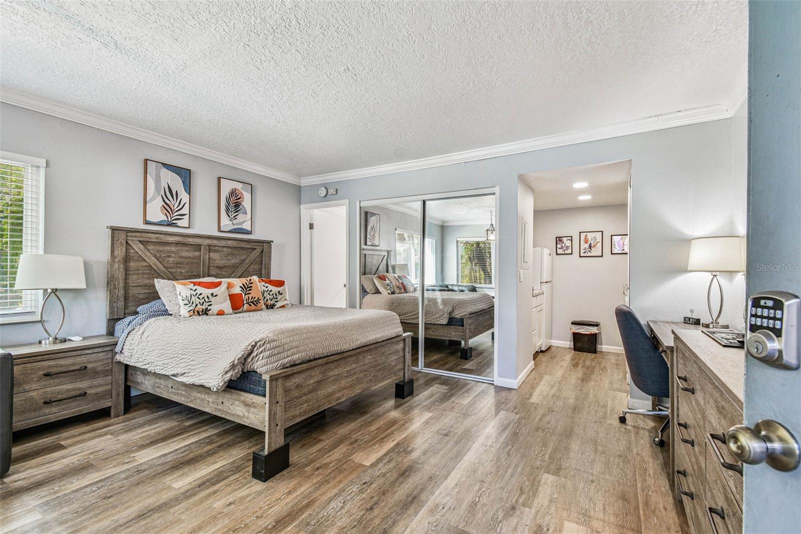 Image 7 of 97 For 4125 Dolphin Drive
