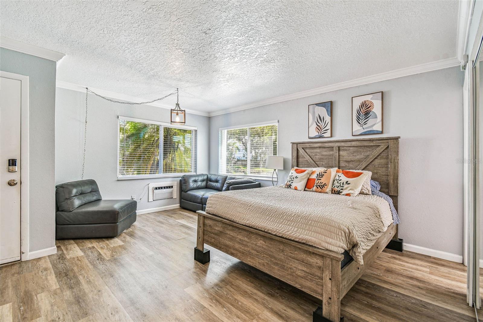Image 9 of 97 For 4125 Dolphin Drive