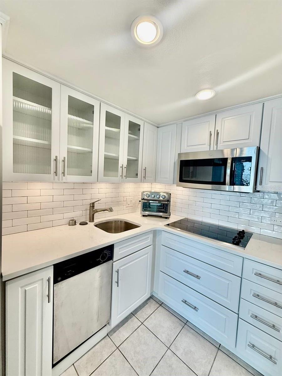Image 10 of 28 For 4015 Bayshore Boulevard 15a