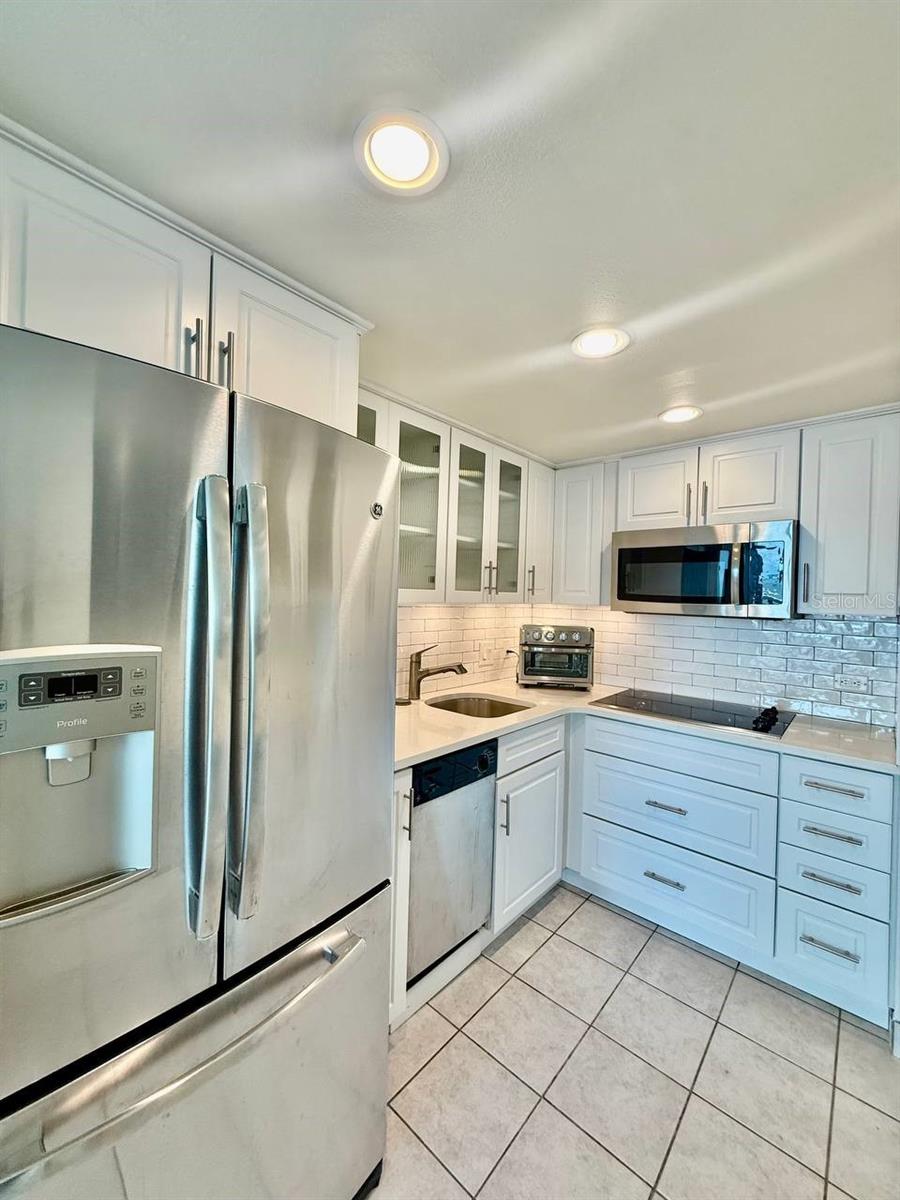 Image 8 of 28 For 4015 Bayshore Boulevard 15a