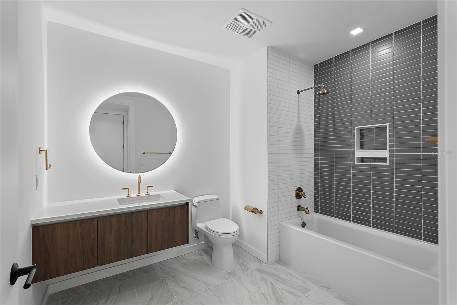 Image 4 of 34 For 777 3rd Avenue N 1203