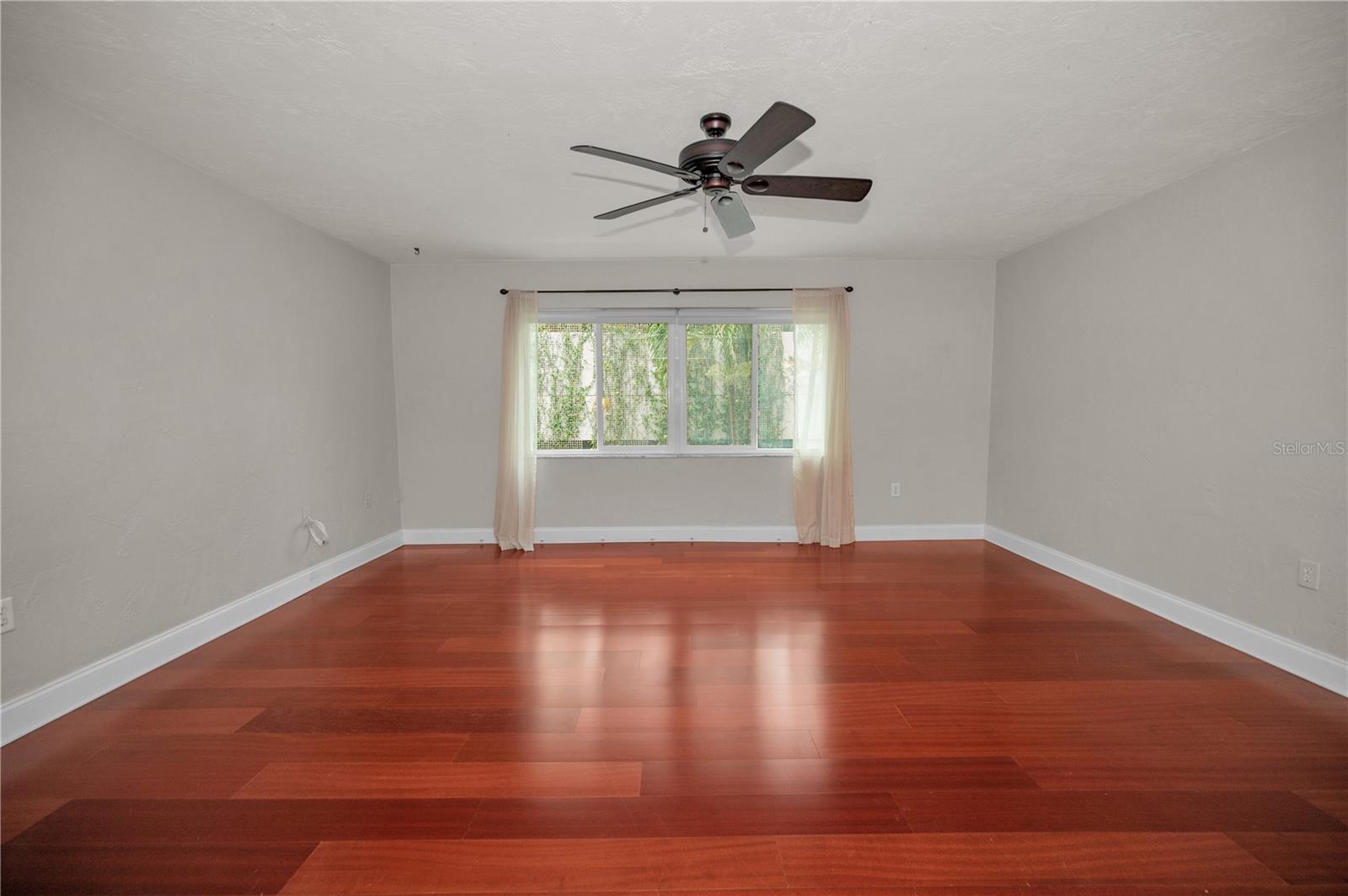 Image 4 of 58 For 210 5th Avenue S 203