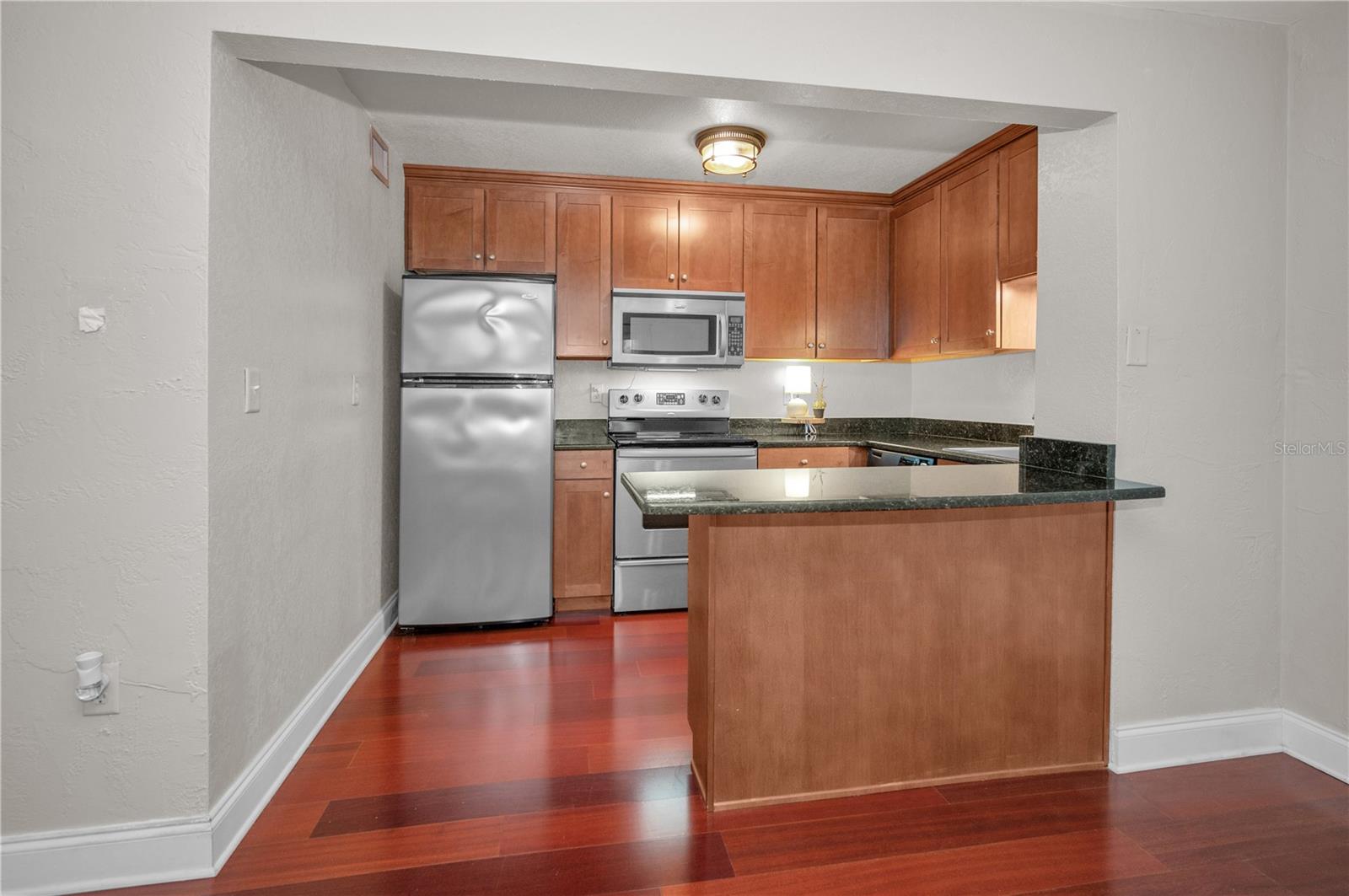 Image 6 of 58 For 210 5th Avenue S 203