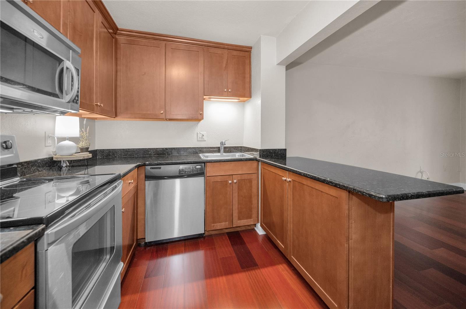 Image 8 of 58 For 210 5th Avenue S 203