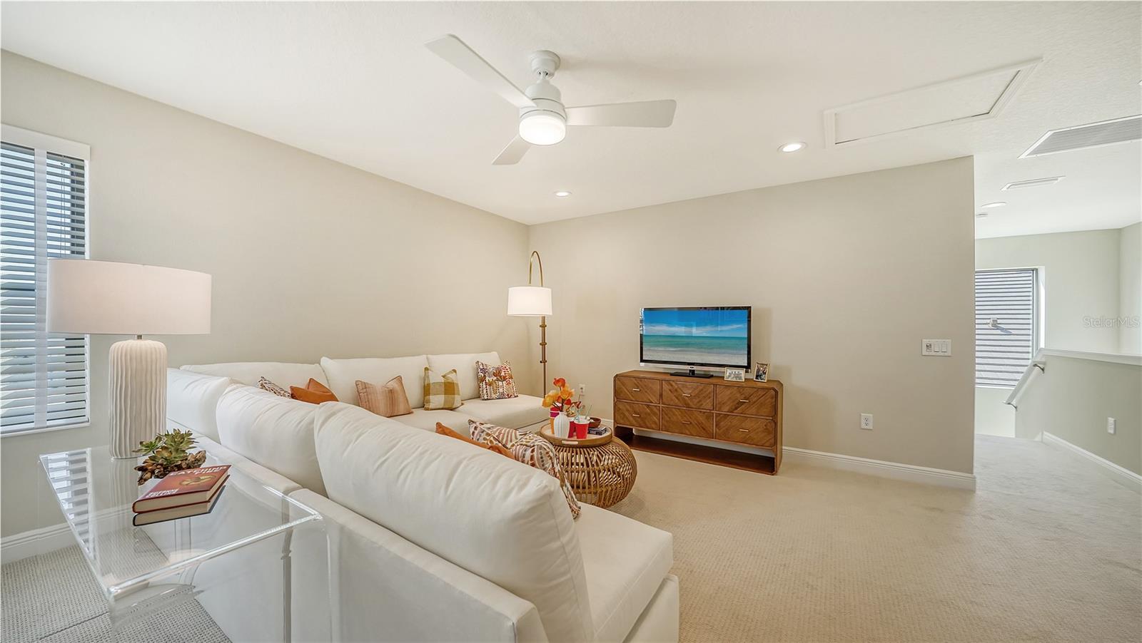 Image 29 of 38 For 413 Alberata Way