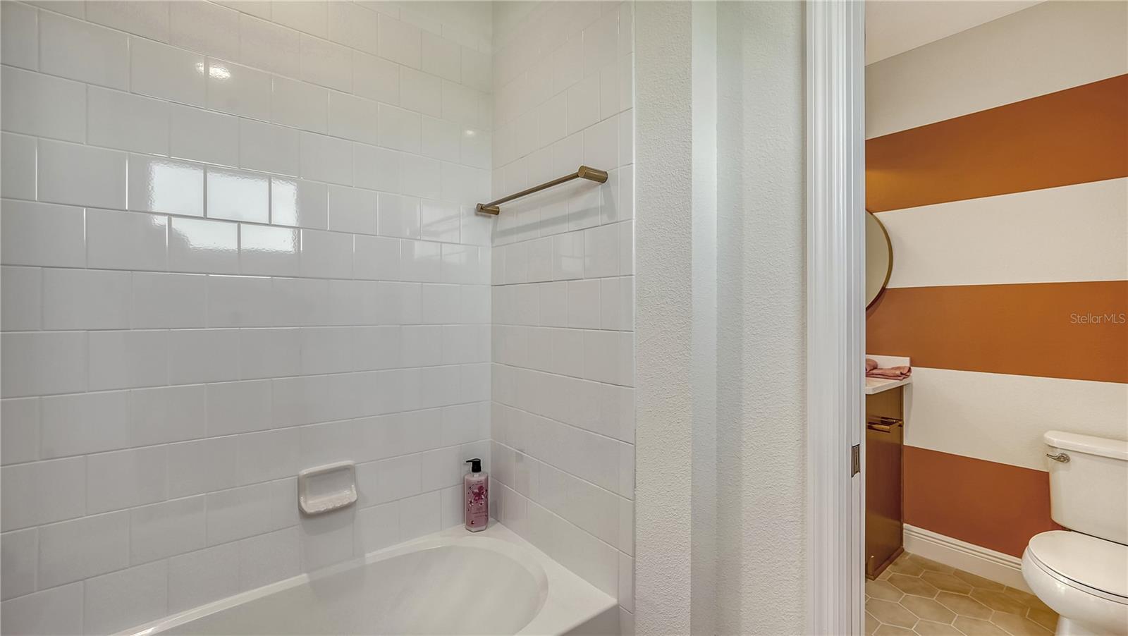 Image 33 of 38 For 413 Alberata Way