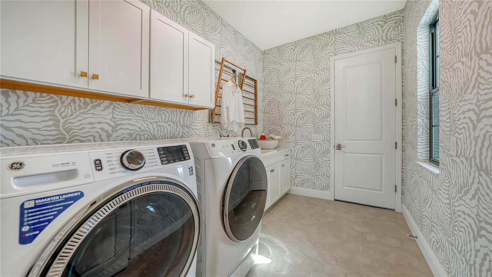 Image 37 of 38 For 413 Alberata Way